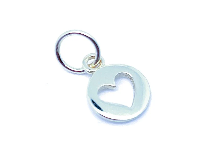 Tiny heart charm - Image 4